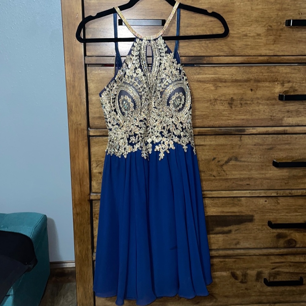 Very cute homecoming dress!